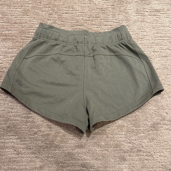 Lululemon Athletica Inner Glow High-Rise Short 3" Size 6 - Picture 7 of 8